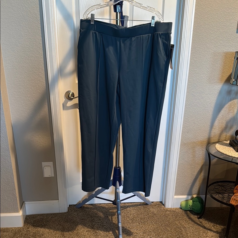 Mondetta NWT pintuck straight leg Stylish Blue pants. Size XXL